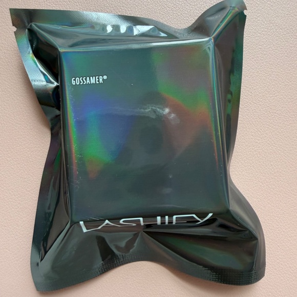 NIP Lashify PLUSHY OMBRE PURPLE GOSSAMER - Picture 3 of 3